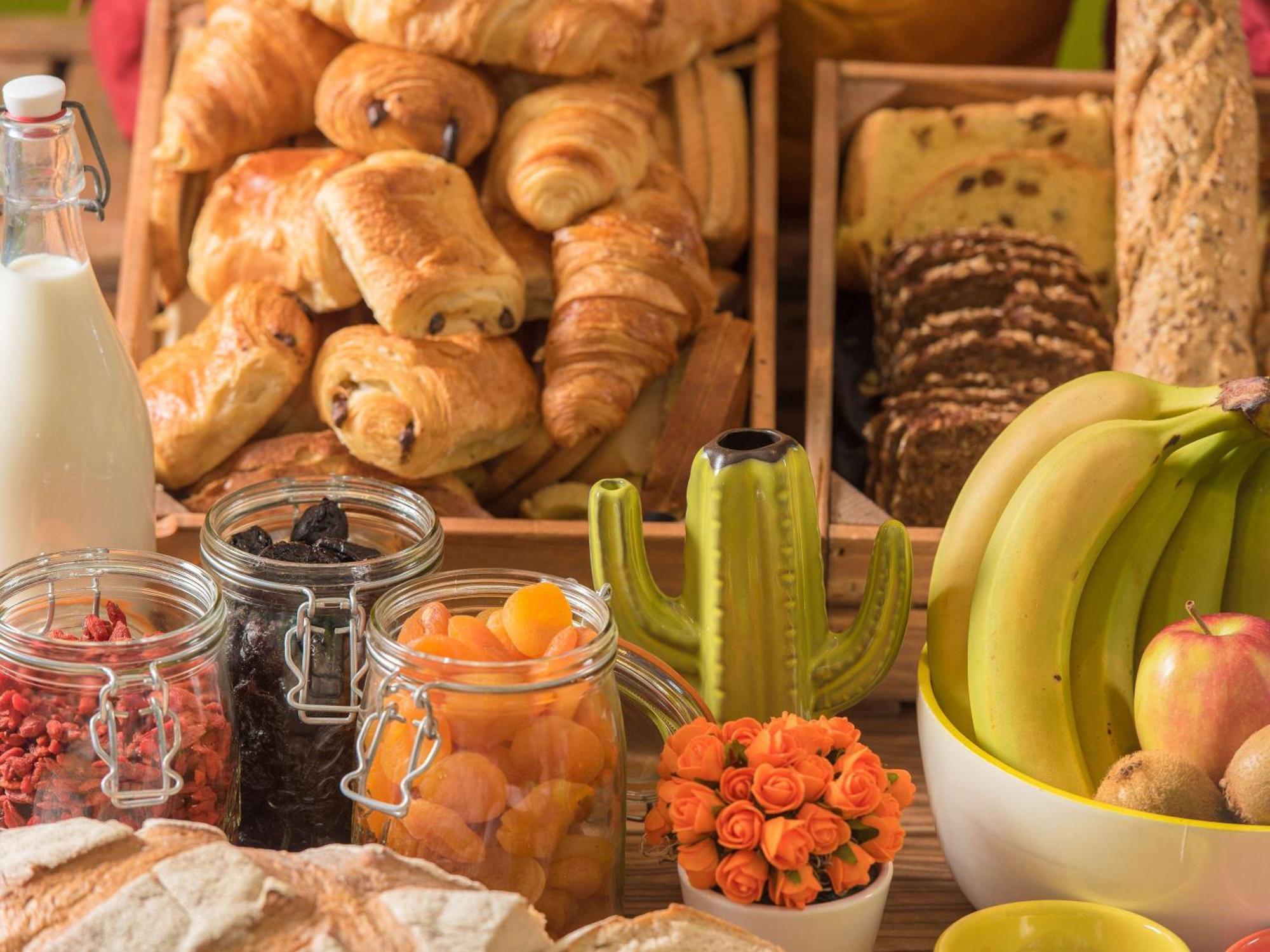 Ibis Styles Rouen Val De Reuil Hotel