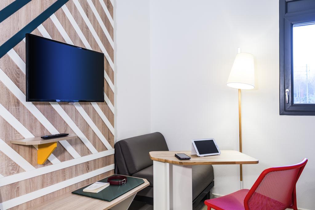 Ibis Styles Rouen Val De Reuil Hotel